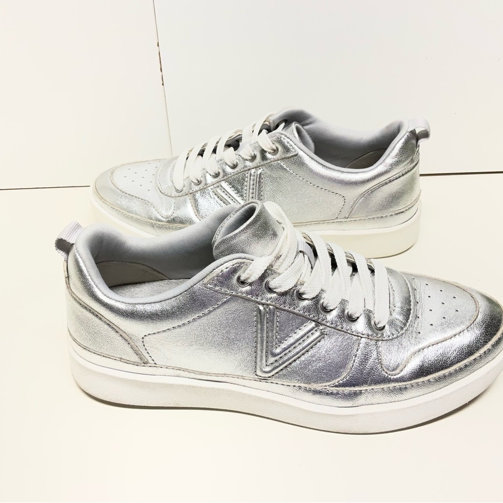 Vionic Silver Low-Top Lace-Up Sneakers